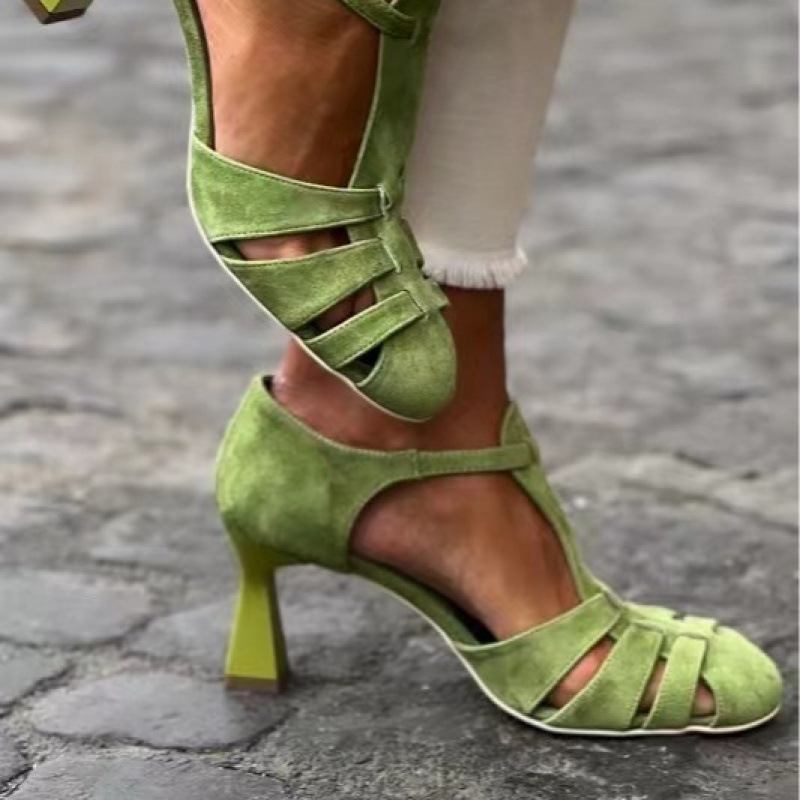 Summer Holiday Clothing Women - Dames Groene Suède Kitten Heel T-Strap