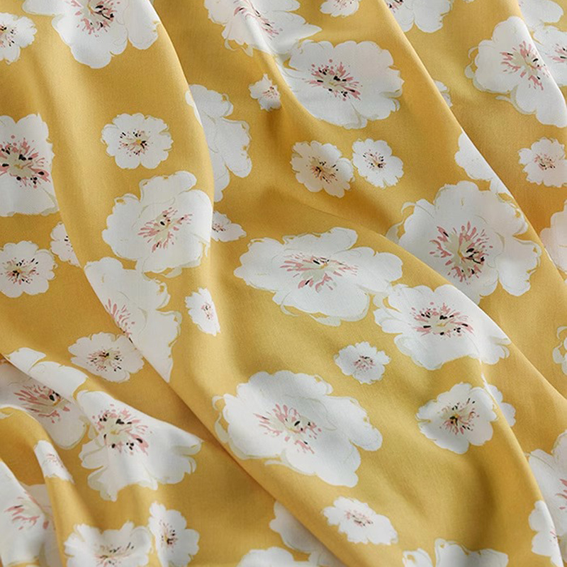 Soft Summer Yellow Clothing - Wit Bloemenprint Op Mooi Geel 145Cm